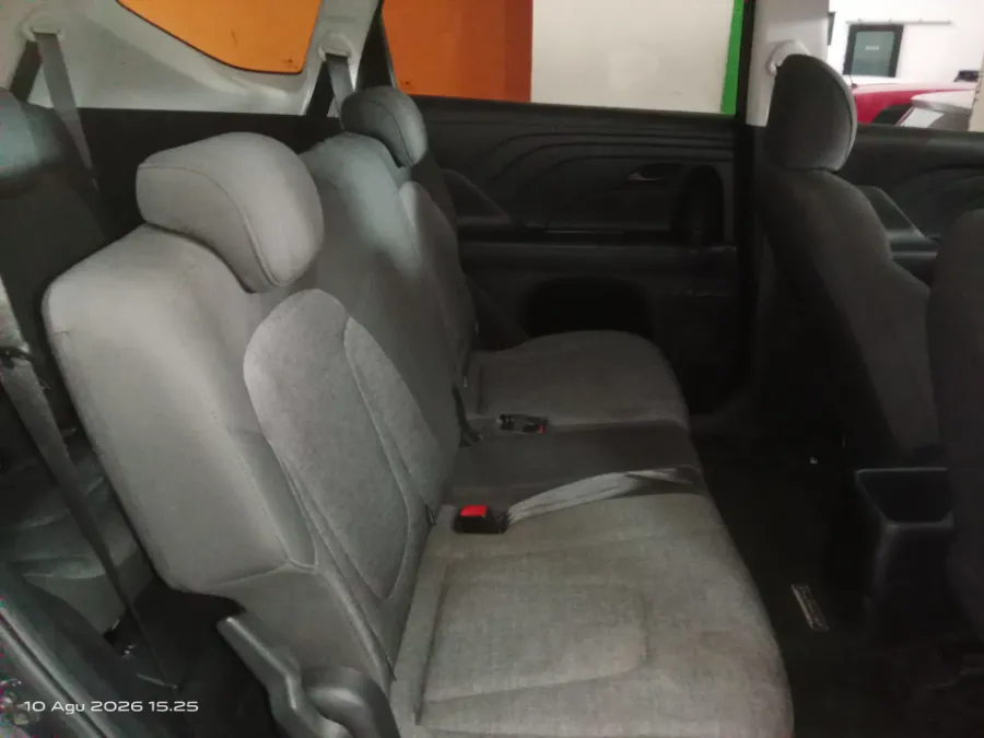 Foto Mobil Bekas Kabin Belakang Hyundai Stargazer 1.5 Active tahun 2022
