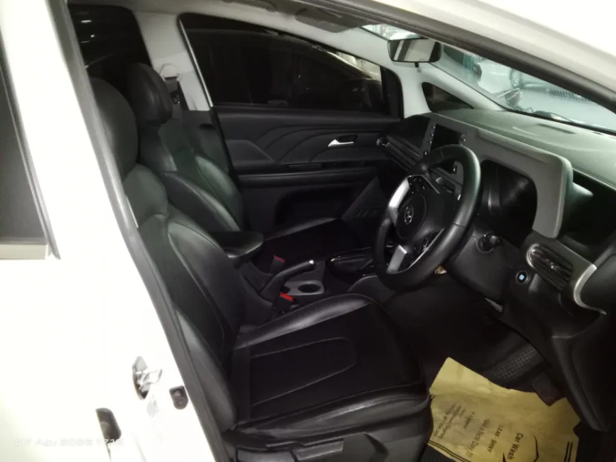 Foto Mobil Bekas Kabin Depan Hyundai Stargazer 1.5 Active tahun 2022
