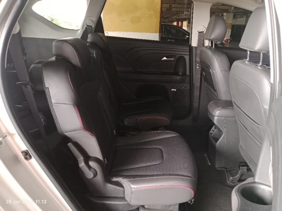 Foto Mobil Bekas Kabin Belakang Hyundai Stargazer 1.5 Active tahun 2023
