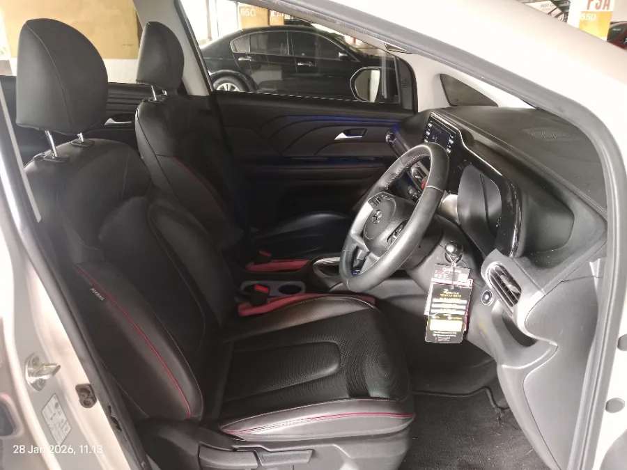 Foto Mobil Bekas Kabin Depan Hyundai Stargazer 1.5 Active tahun 2023