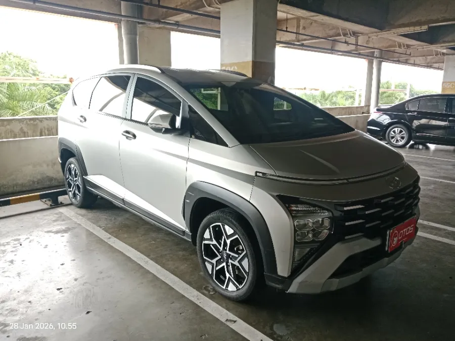 Foto Mobil Bekas Kanan Depan Hyundai Stargazer 1.5 Active tahun 2023