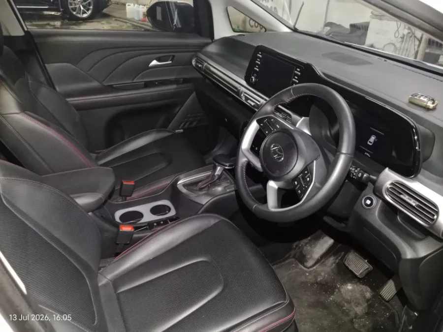 Foto Mobil Bekas Kabin Depan Hyundai Stargazer 1.5 Active tahun 2024
