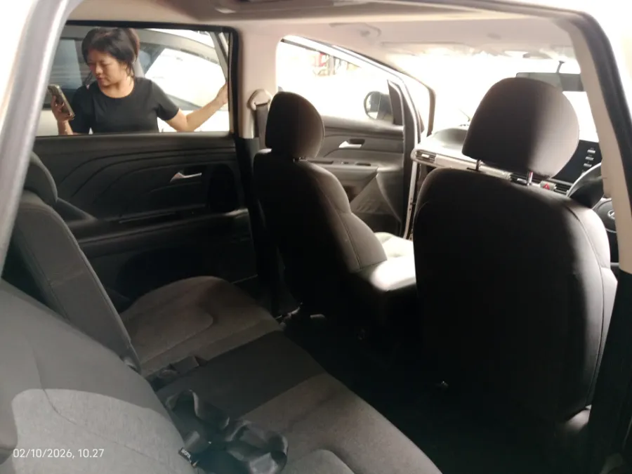 Foto Mobil Bekas Kabin Belakang Hyundai Stargazer 1.5 Essential tahun 2024