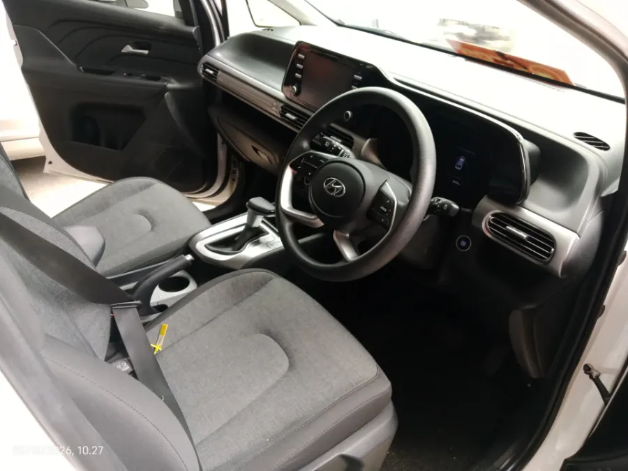 Foto Mobil Bekas Kabin Depan Hyundai Stargazer 1.5 Essential tahun 2024