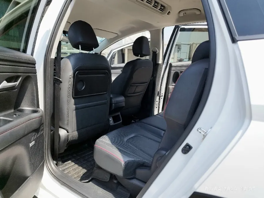 Foto Mobil Bekas Kabin Belakang Hyundai Stargazer 1.5 Essential Tech tahun 2023
