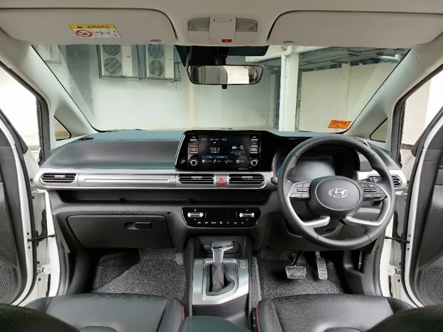 Foto Mobil Bekas Kabin Depan Hyundai Stargazer 1.5 Essential Tech tahun 2023