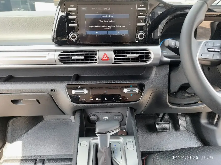 Foto Mobil Bekas Mesin Hyundai Stargazer 1.5 Essential Tech tahun 2023