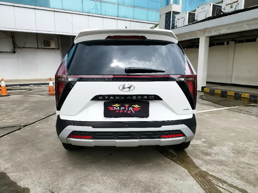 Foto Mobil Bekas Tampak Belakang Hyundai Stargazer 1.5 Essential Tech tahun 2023