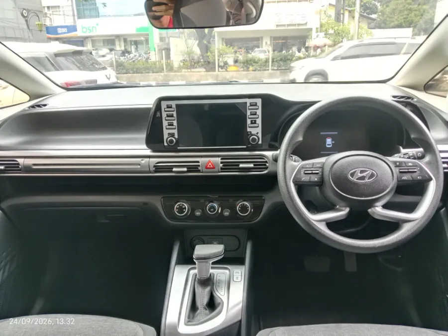 Foto Mobil Bekas Dashboard Hyundai Stargazer 1.5 Essential Tech tahun 2025