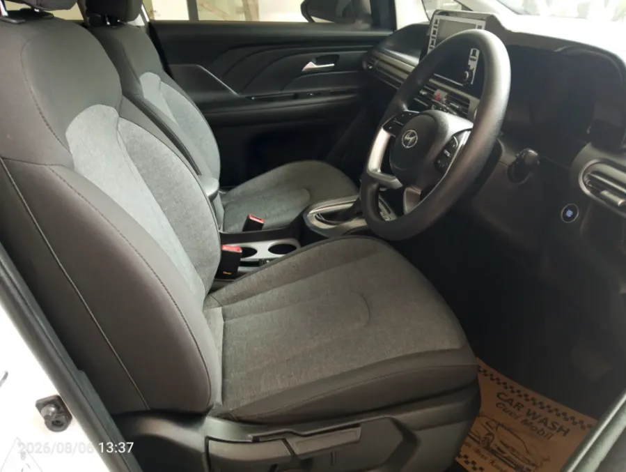 Foto Mobil Bekas Kabin Depan Hyundai Stargazer 1.5 Essential Tech tahun 2025