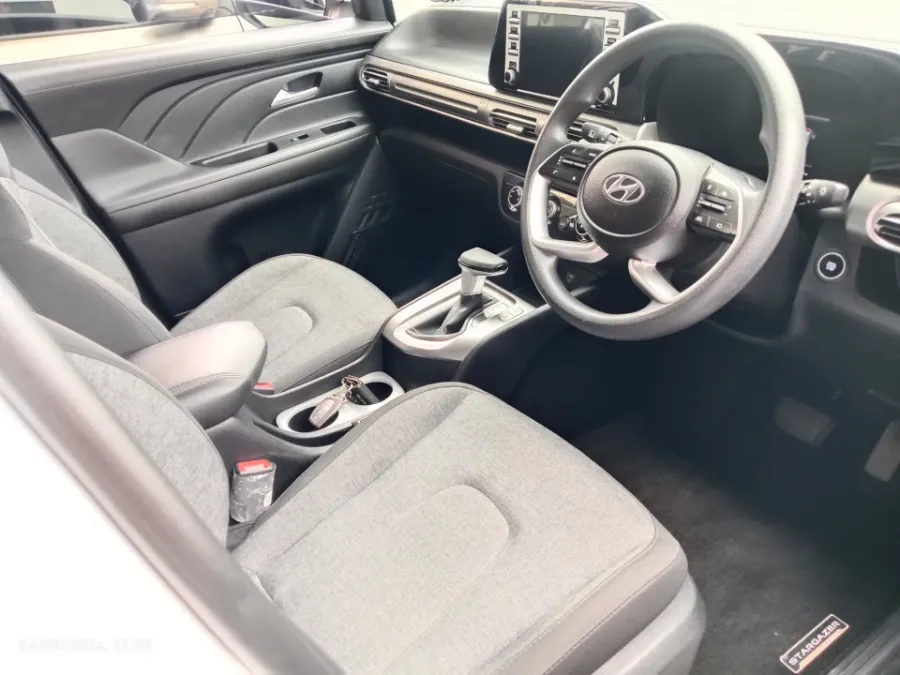 Foto Mobil Bekas Kabin Depan Hyundai Stargazer 1.5 Essential Tech tahun 2025