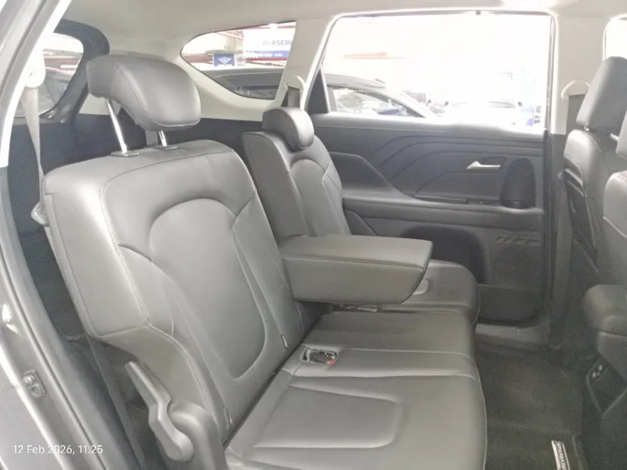 Foto Mobil Bekas Kabin Belakang Hyundai Stargazer 1.5 Prime tahun 2022