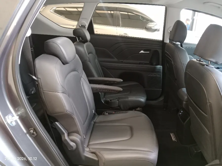 Foto Mobil Bekas Kabin Belakang Hyundai Stargazer 1.5 Prime tahun 2022