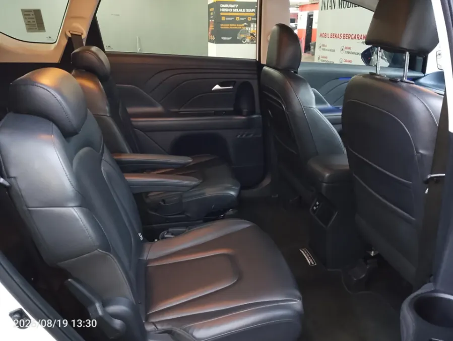 Foto Mobil Bekas Kabin Belakang Hyundai Stargazer 1.5 Prime tahun 2022