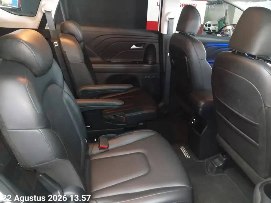 Foto Mobil Bekas Kabin Belakang Hyundai Stargazer 1.5 Prime tahun 2022