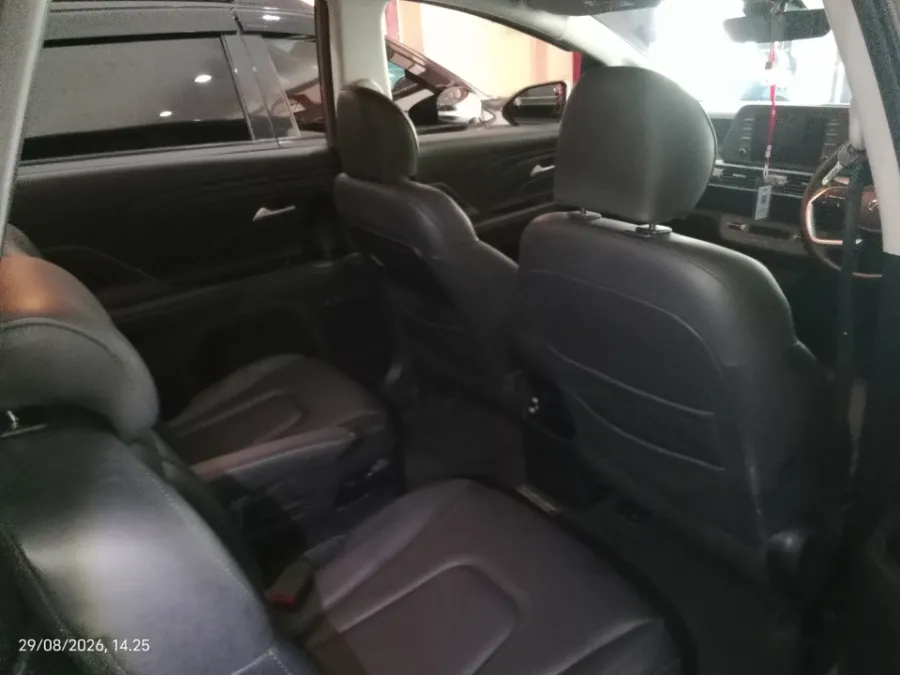 Foto Mobil Bekas Kabin Belakang Hyundai Stargazer 1.5 Prime tahun 2022