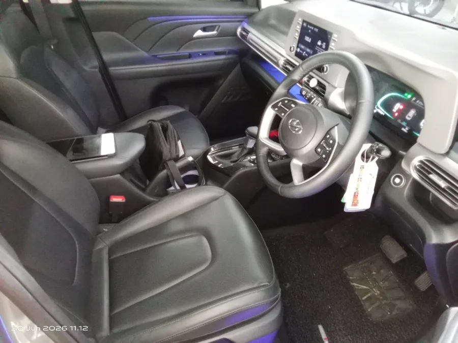 Foto Mobil Bekas Kabin Depan Hyundai Stargazer 1.5 Prime tahun 2022