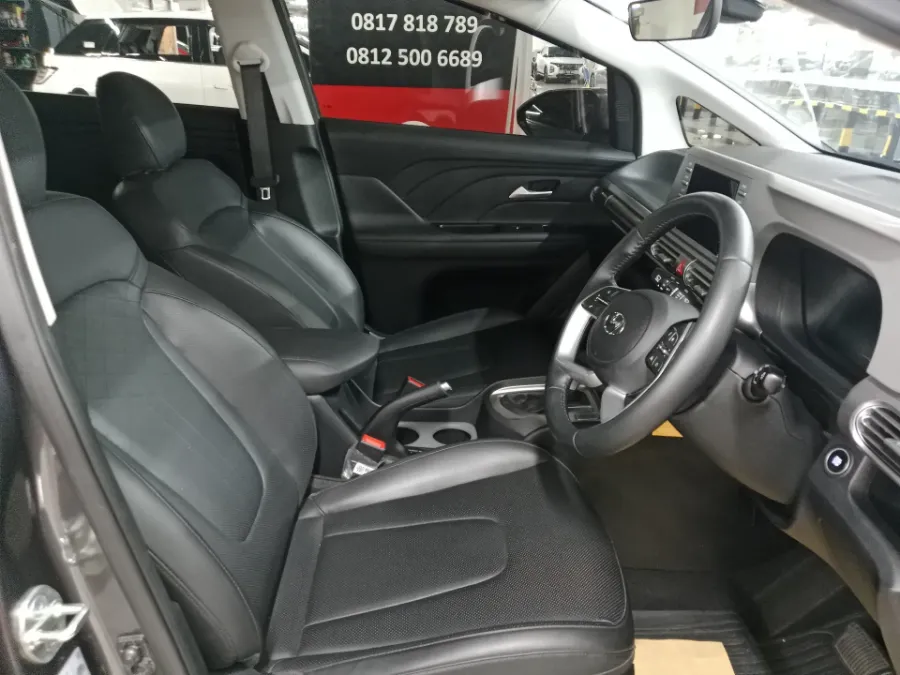 Foto Mobil Bekas Kabin Depan Hyundai Stargazer 1.5 Prime tahun 2022