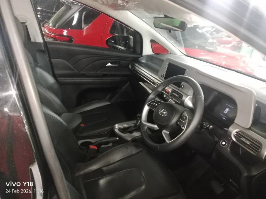 Foto Mobil Bekas Kabin Depan Hyundai Stargazer 1.5 Prime tahun 2022