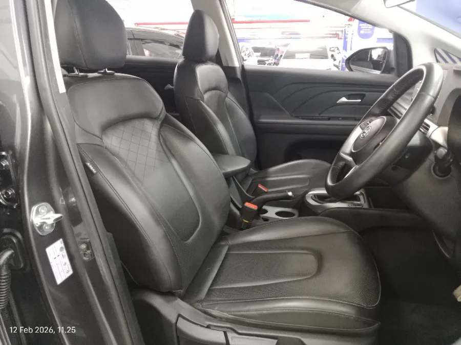 Foto Mobil Bekas Kabin Depan Hyundai Stargazer 1.5 Prime tahun 2022