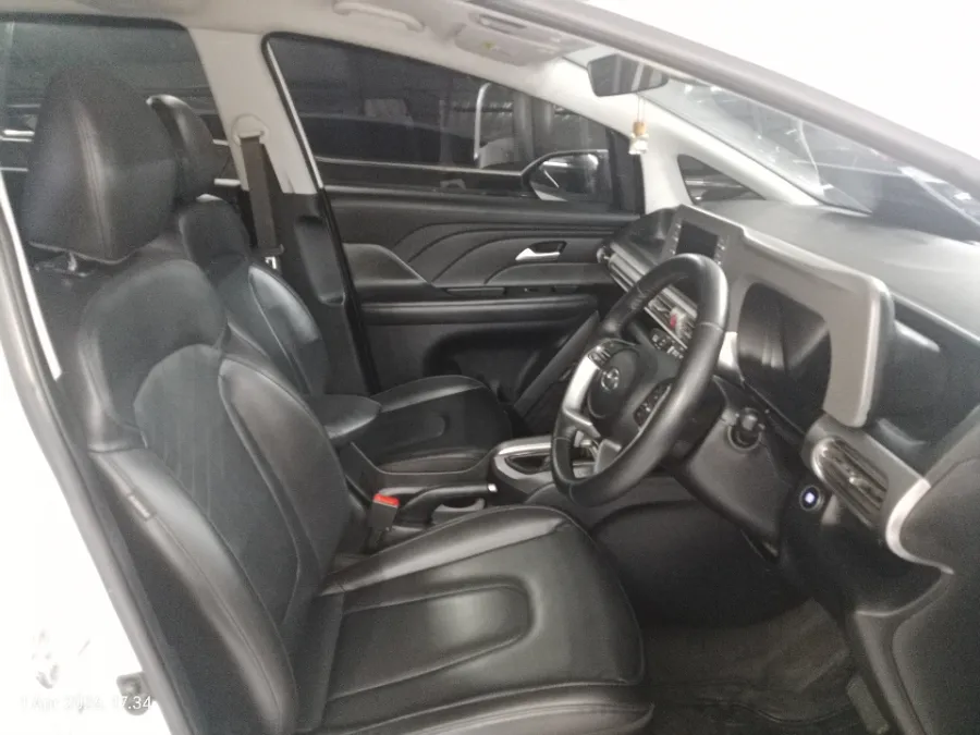Foto Mobil Bekas Kabin Depan Hyundai Stargazer 1.5 Prime tahun 2022