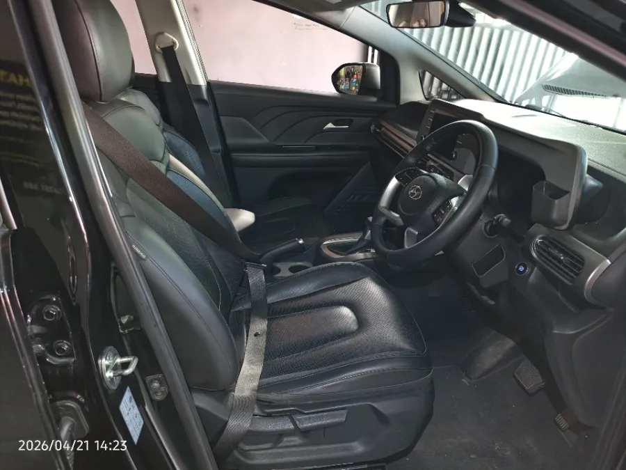 Foto Mobil Bekas Kabin Depan Hyundai Stargazer 1.5 Prime tahun 2022