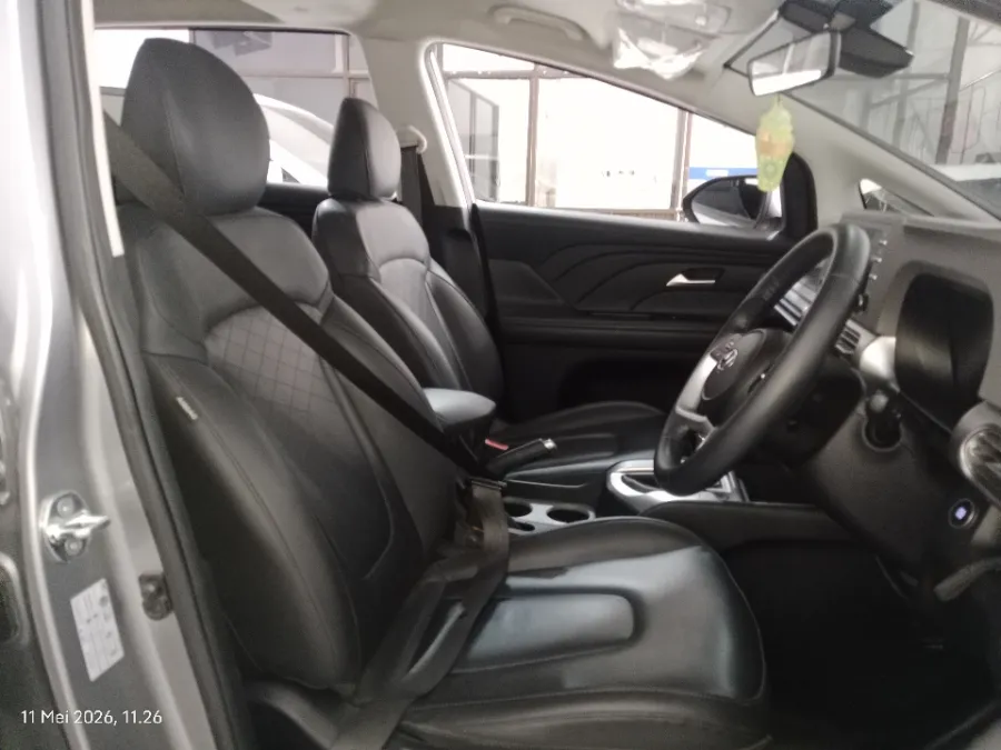 Foto Mobil Bekas Kabin Depan Hyundai Stargazer 1.5 Prime tahun 2022