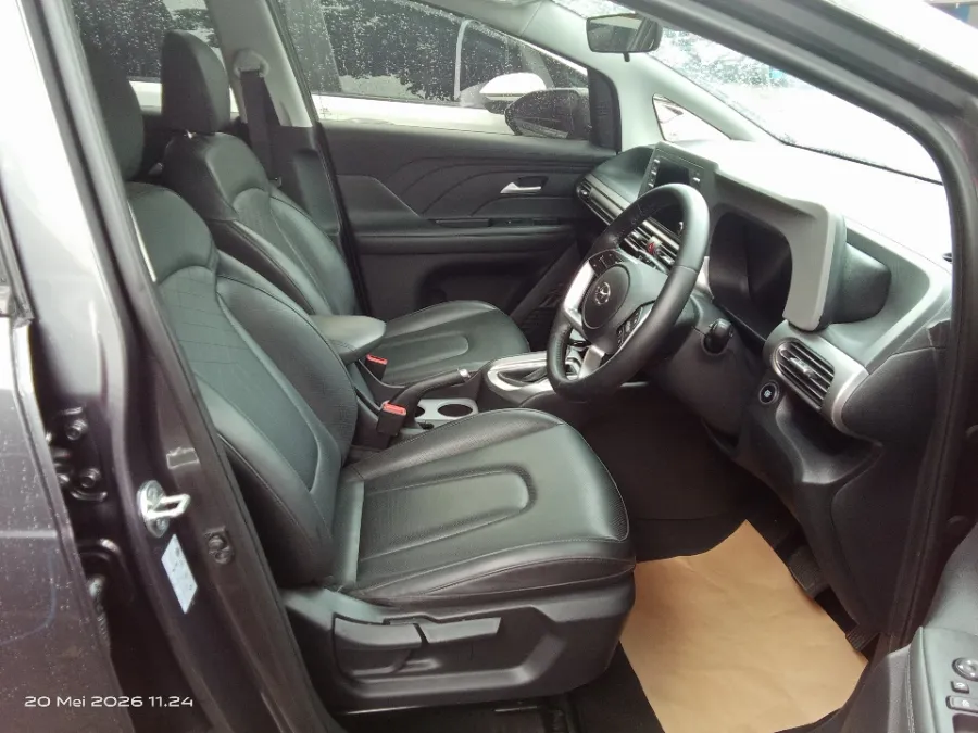 Foto Mobil Bekas Kabin Depan Hyundai Stargazer 1.5 Prime tahun 2022