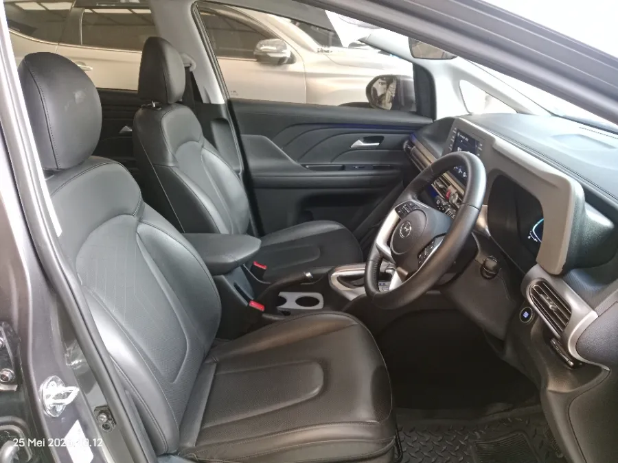 Foto Mobil Bekas Kabin Depan Hyundai Stargazer 1.5 Prime tahun 2022