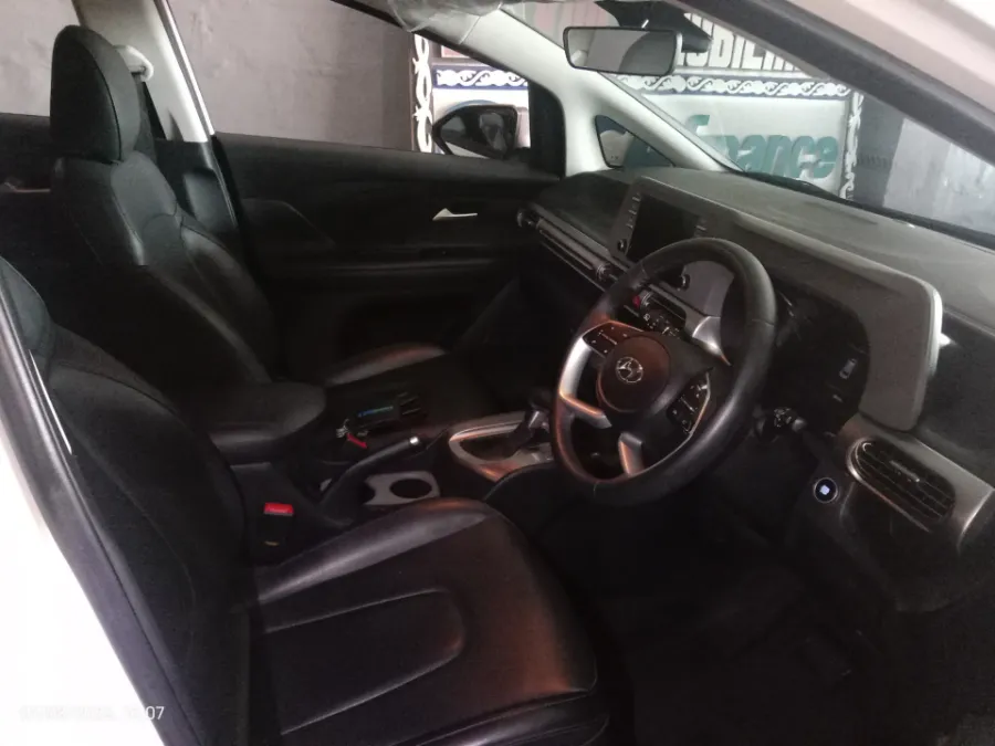 Foto Mobil Bekas Kabin Depan Hyundai Stargazer 1.5 Prime tahun 2022