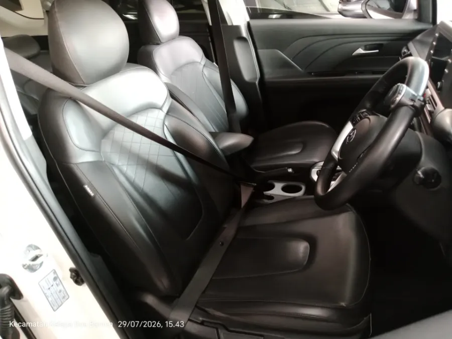 Foto Mobil Bekas Kabin Depan Hyundai Stargazer 1.5 Prime tahun 2022