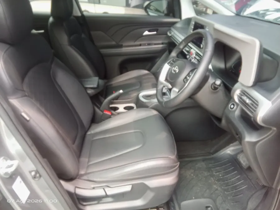 Foto Mobil Bekas Kabin Depan Hyundai Stargazer 1.5 Prime tahun 2022