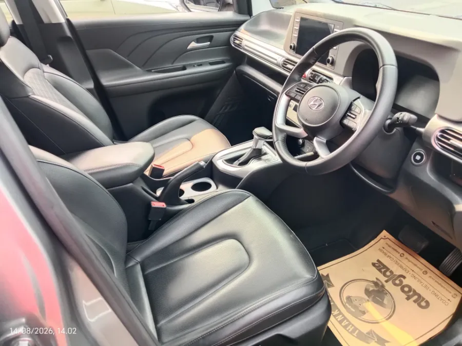 Foto Mobil Bekas Kabin Depan Hyundai Stargazer 1.5 Prime tahun 2022