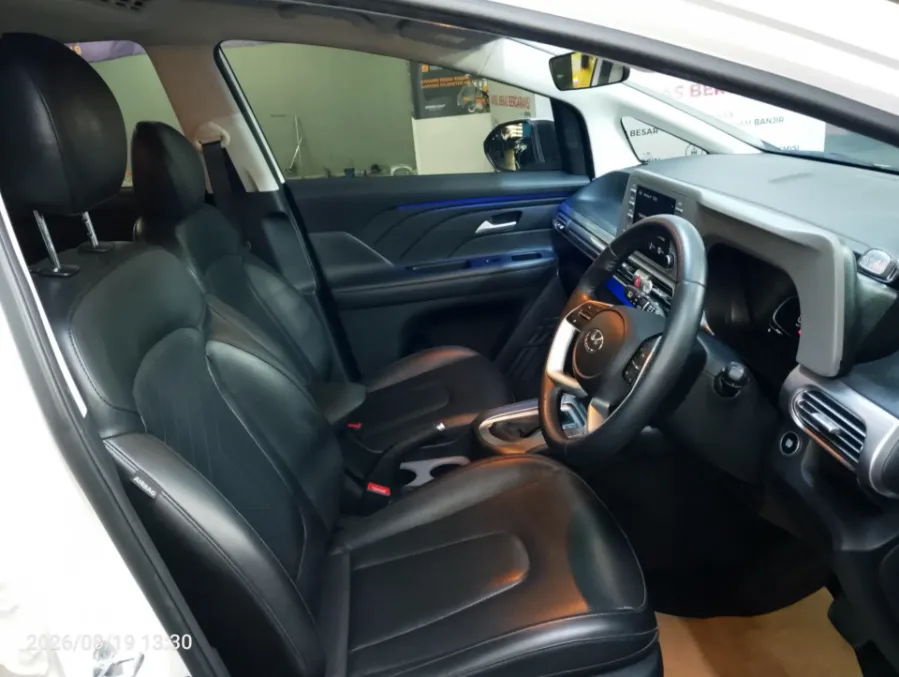 Foto Mobil Bekas Kabin Depan Hyundai Stargazer 1.5 Prime tahun 2022