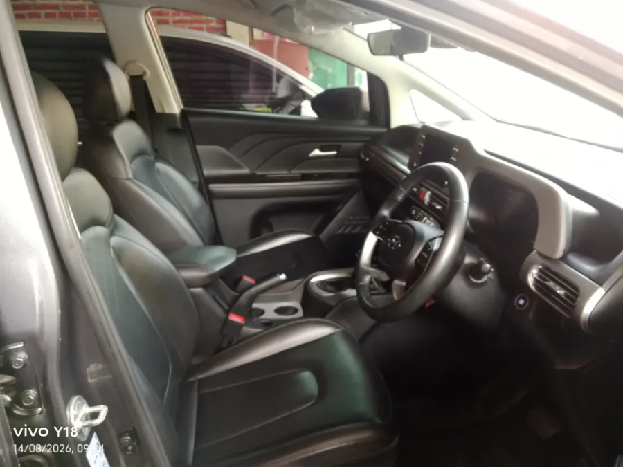 Foto Mobil Bekas Kabin Depan Hyundai Stargazer 1.5 Prime tahun 2022