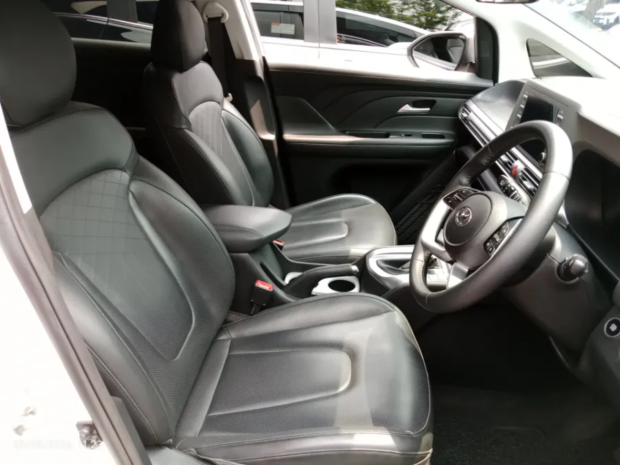 Foto Mobil Bekas Kabin Depan Hyundai Stargazer 1.5 Prime tahun 2022
