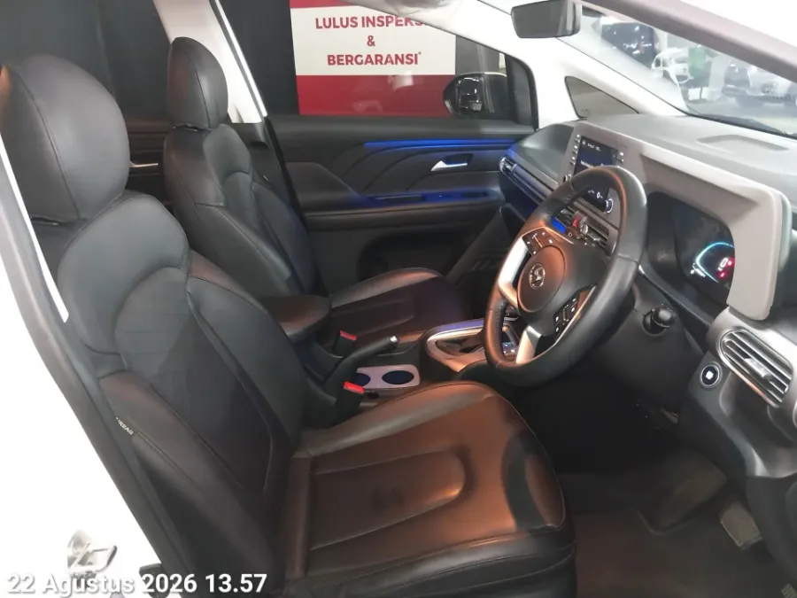 Foto Mobil Bekas Kabin Depan Hyundai Stargazer 1.5 Prime tahun 2022