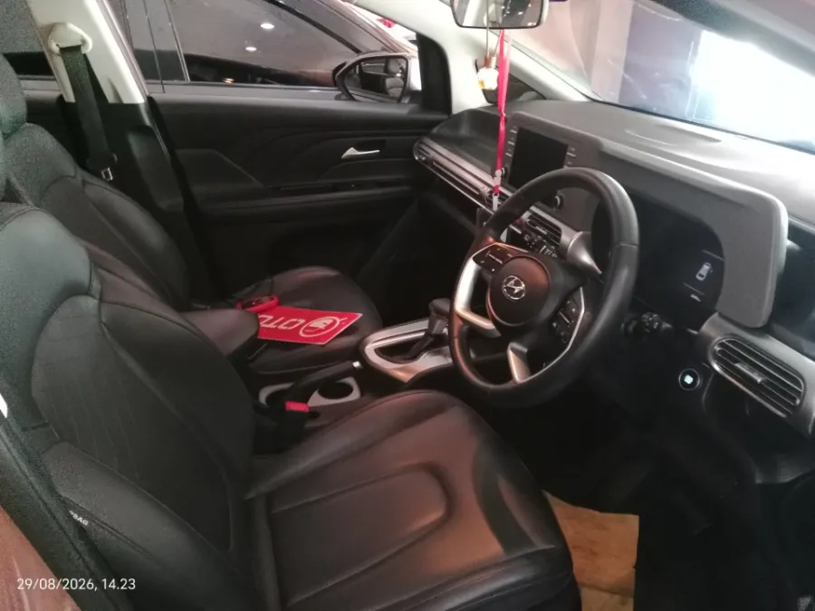 Foto Mobil Bekas Kabin Depan Hyundai Stargazer 1.5 Prime tahun 2022