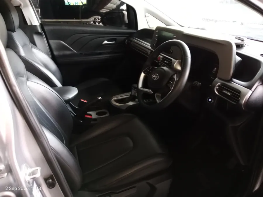 Foto Mobil Bekas Kabin Depan Hyundai Stargazer 1.5 Prime tahun 2022