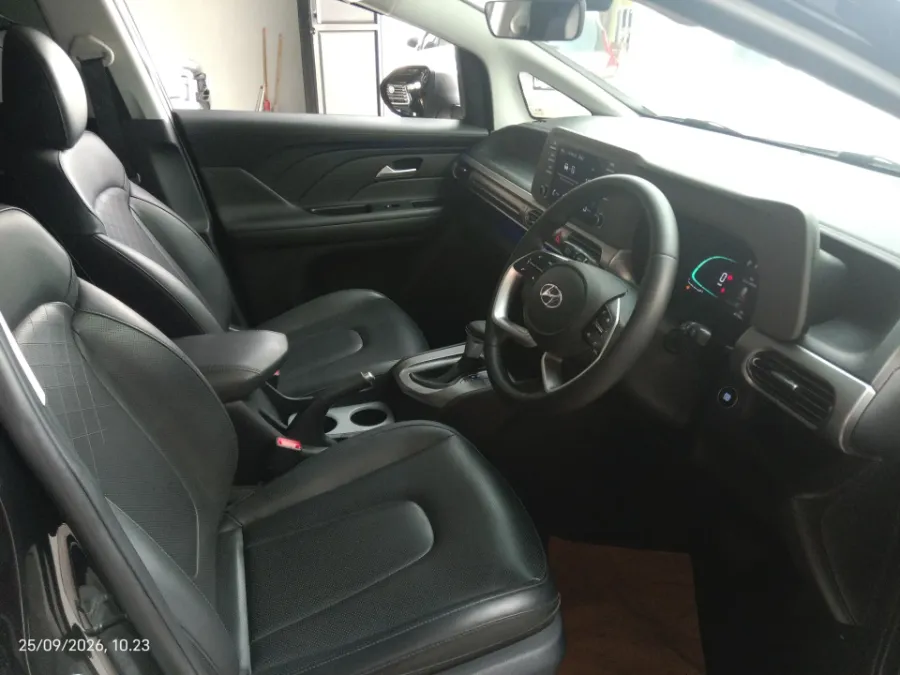 Foto Mobil Bekas Kabin Depan Hyundai Stargazer 1.5 Prime tahun 2022