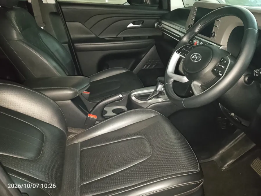 Foto Mobil Bekas Kabin Depan Hyundai Stargazer 1.5 Prime tahun 2022