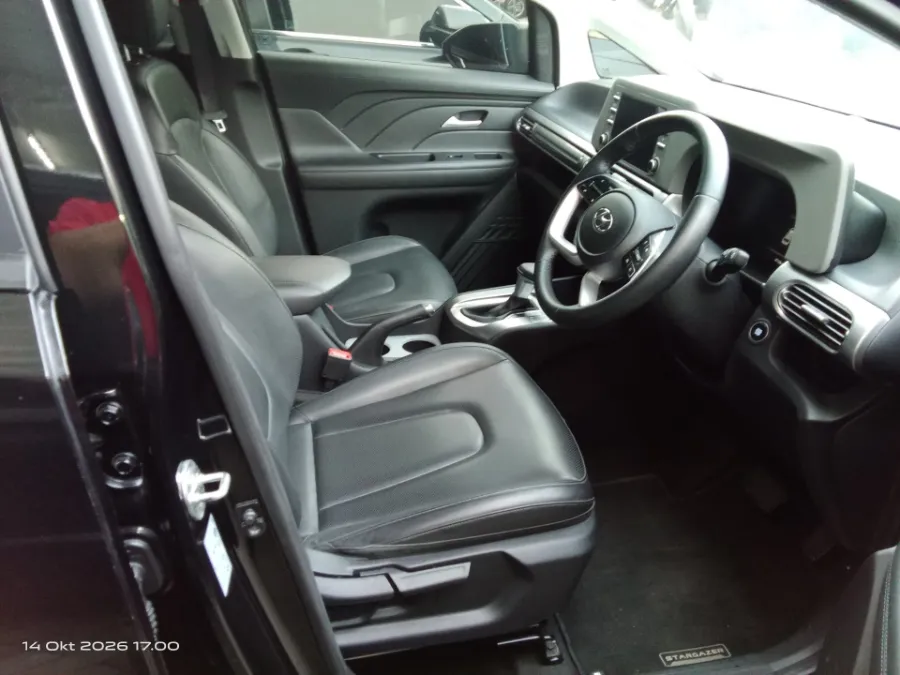 Foto Mobil Bekas Kabin Depan Hyundai Stargazer 1.5 Prime tahun 2022