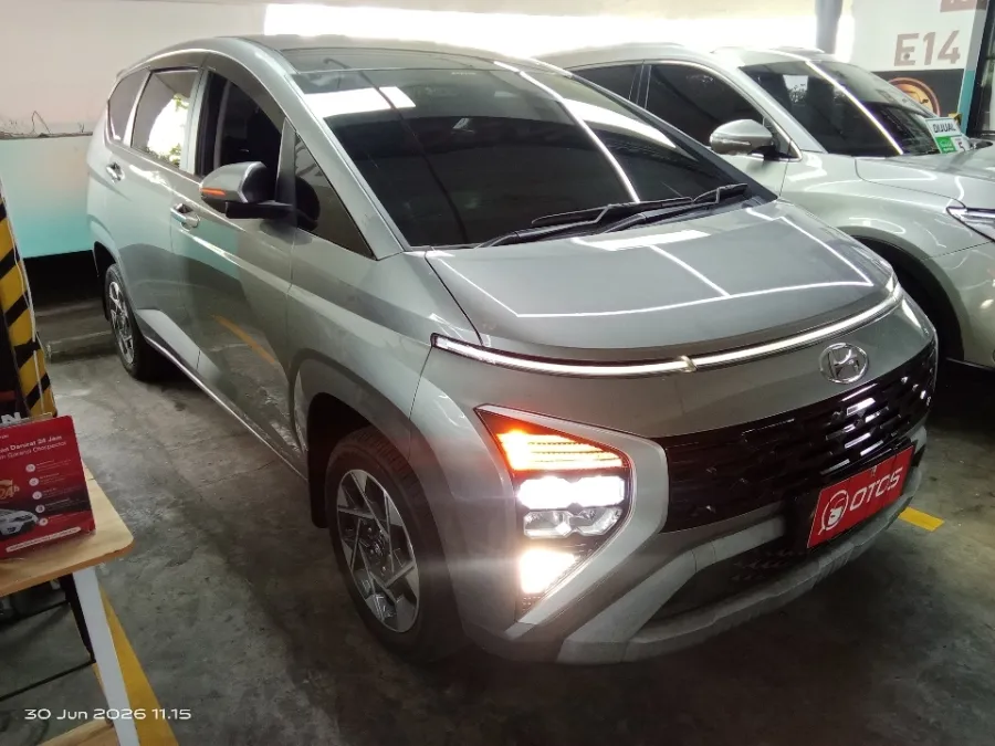 Foto Mobil Bekas Kanan Depan Hyundai Stargazer 1.5 Prime tahun 2022