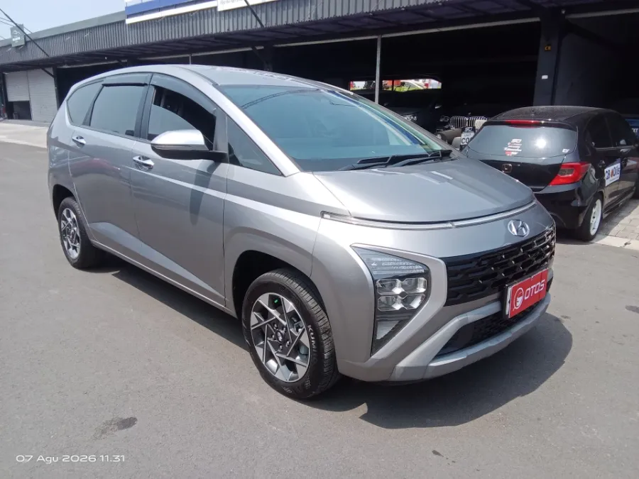 Foto Mobil Bekas Kanan Depan Hyundai Stargazer 1.5 Prime tahun 2022