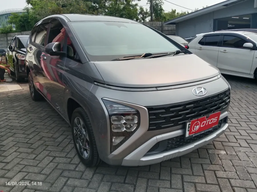 Foto Mobil Bekas Kanan Depan Hyundai Stargazer 1.5 Prime tahun 2022