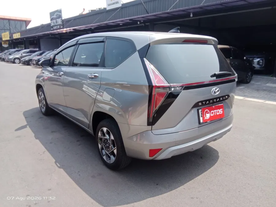 Foto Mobil Bekas Kiri Belakang Hyundai Stargazer 1.5 Prime tahun 2022