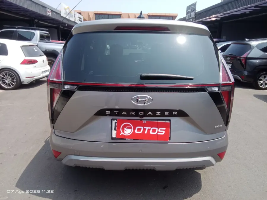 Foto Mobil Bekas Tampak Belakang Hyundai Stargazer 1.5 Prime tahun 2022