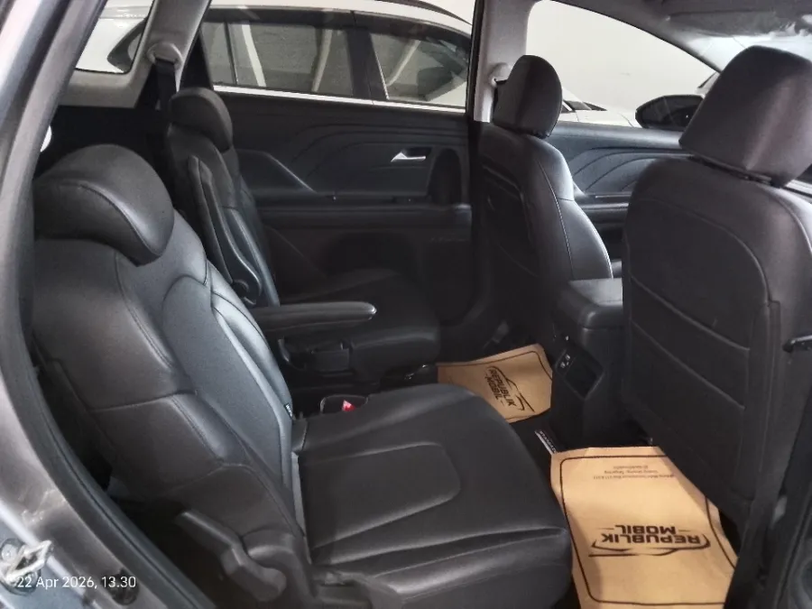 Foto Mobil Bekas Kabin Belakang Hyundai Stargazer 1.5 Prime tahun 2023