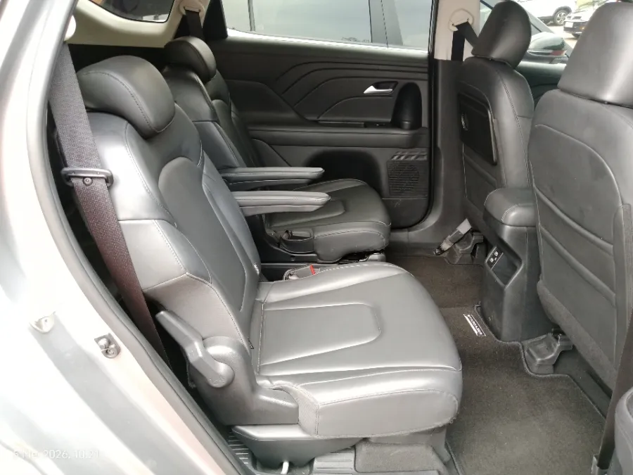Foto Mobil Bekas Kabin Belakang Hyundai Stargazer 1.5 Prime tahun 2023