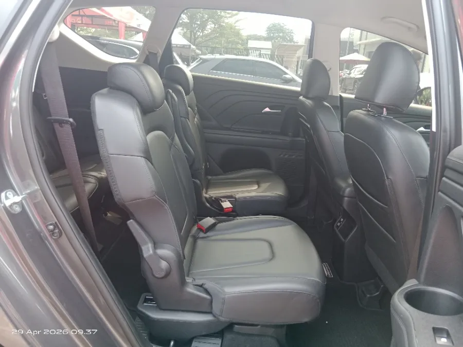 Foto Mobil Bekas Kabin Belakang Hyundai Stargazer 1.5 Prime tahun 2023